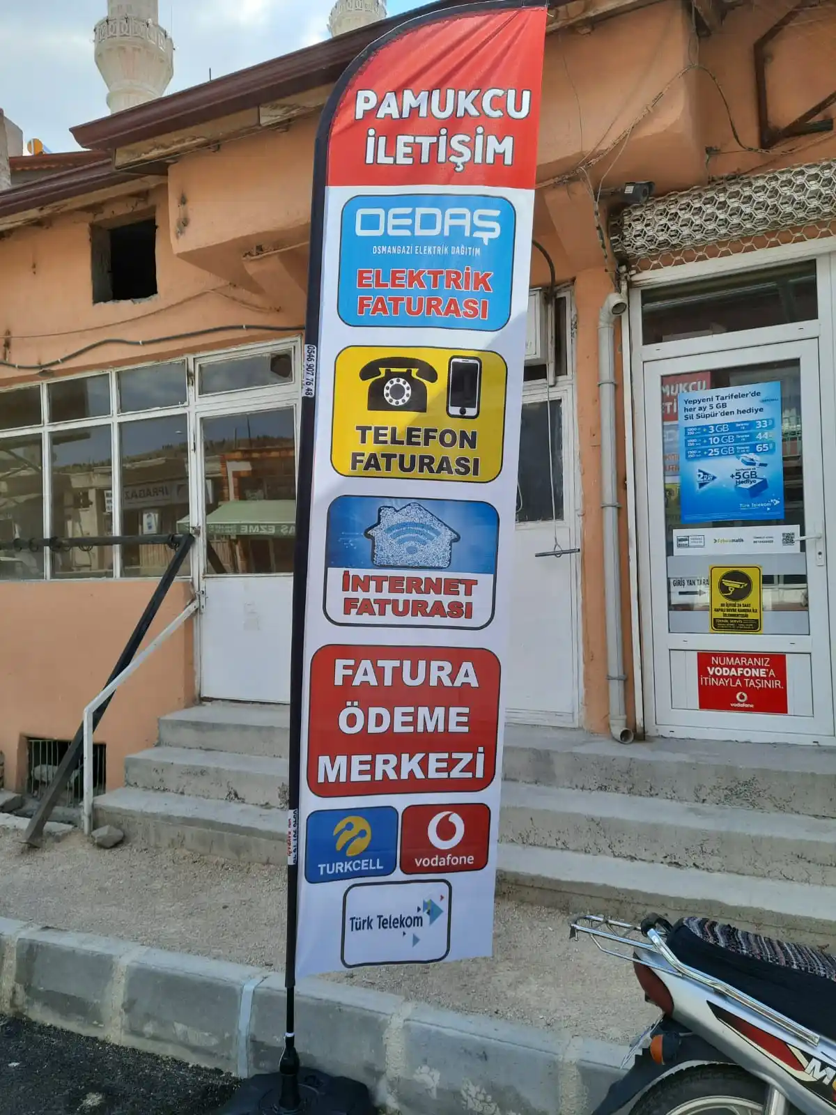 Cep Telefoncu Olta Bayrağı-12