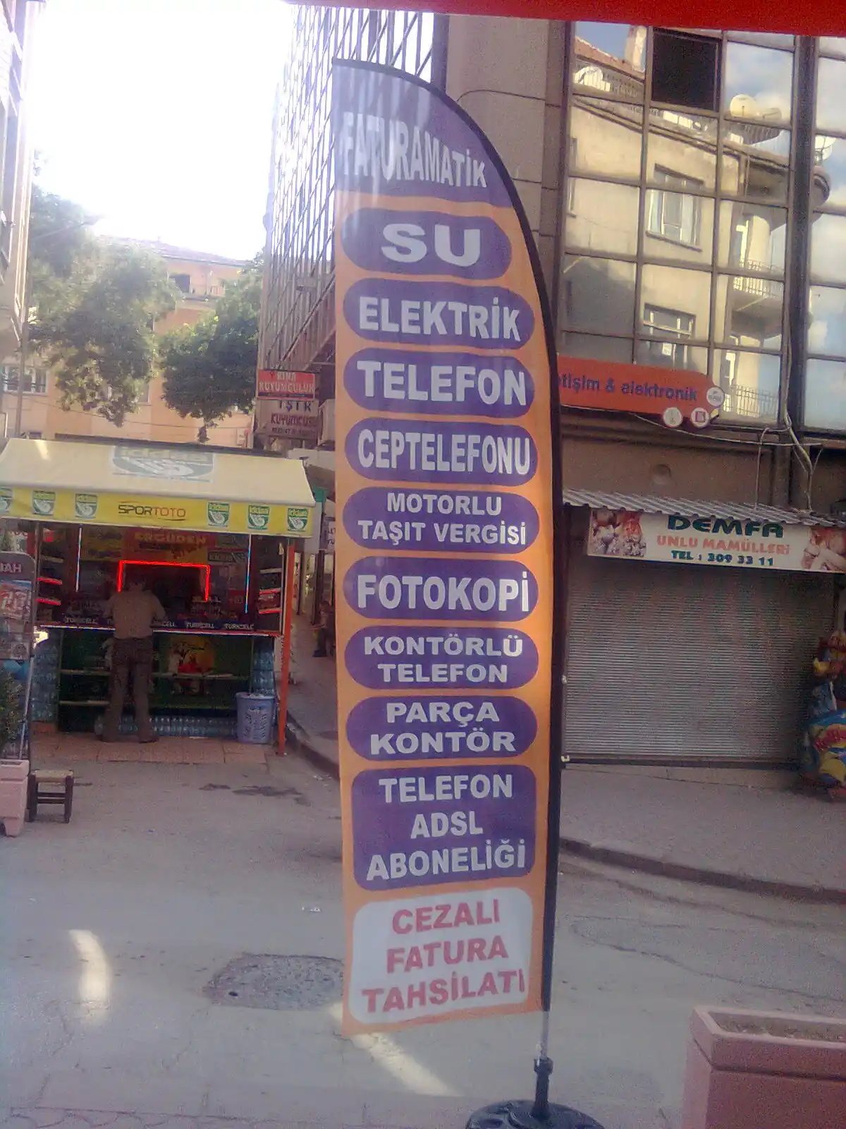 Cep Telefoncu Olta Bayrağı-39